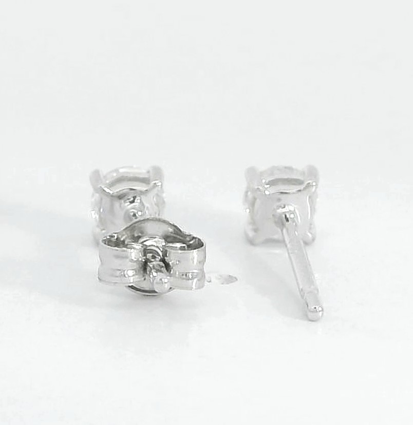 PENDIENTES GARRA FUNDICION 4MM.BRILLANTES H-SI 1.  0.18 CT TW