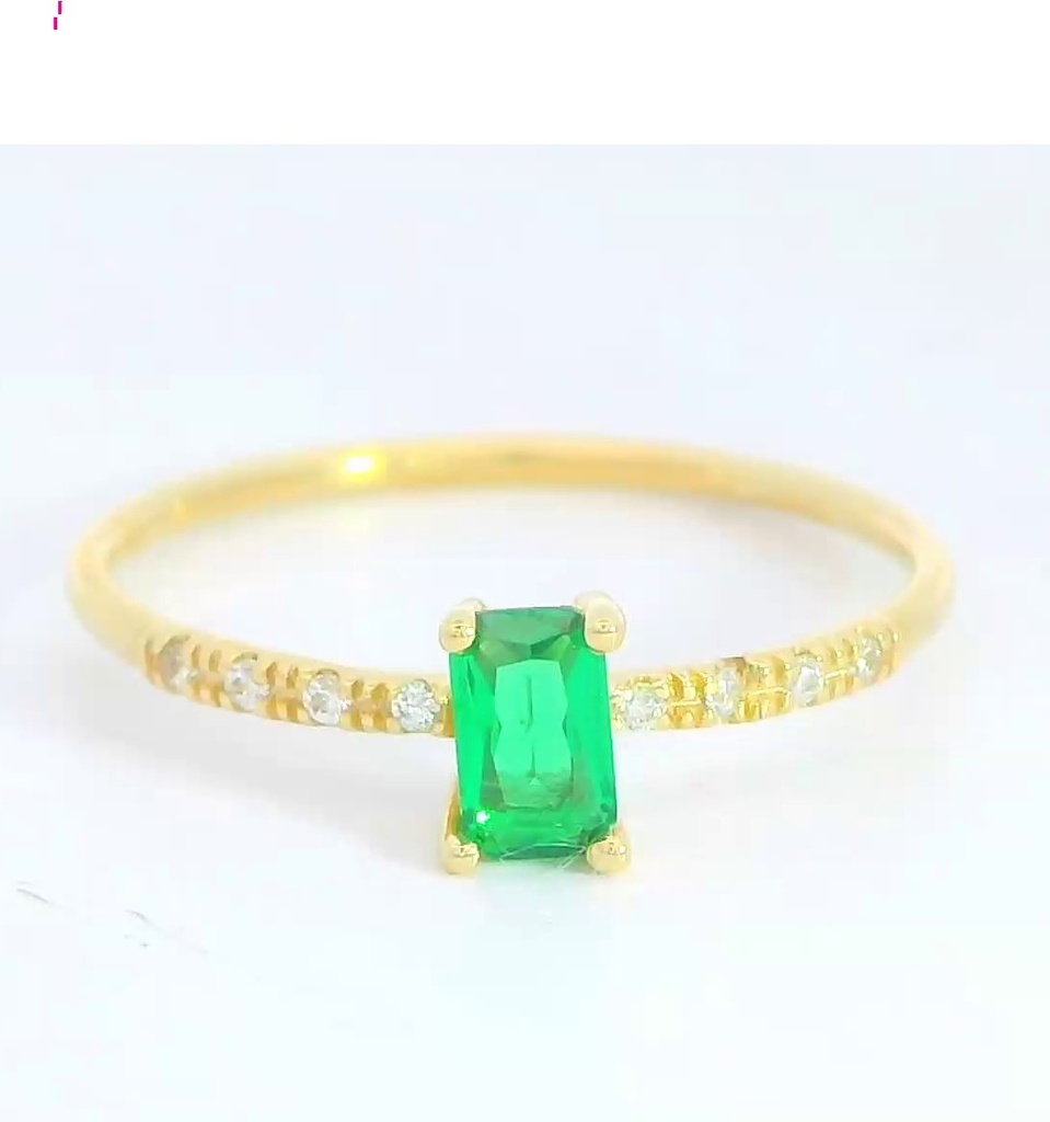 SORTIJA NANO ESMERALDA DE 5x3MM RECTANGULAR Y CIRCONITAS.9 KILATES