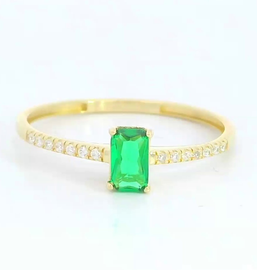 SORTIJA RECTANGULAR NANO ESMERALDA DE 5x3MM.9 KILATES