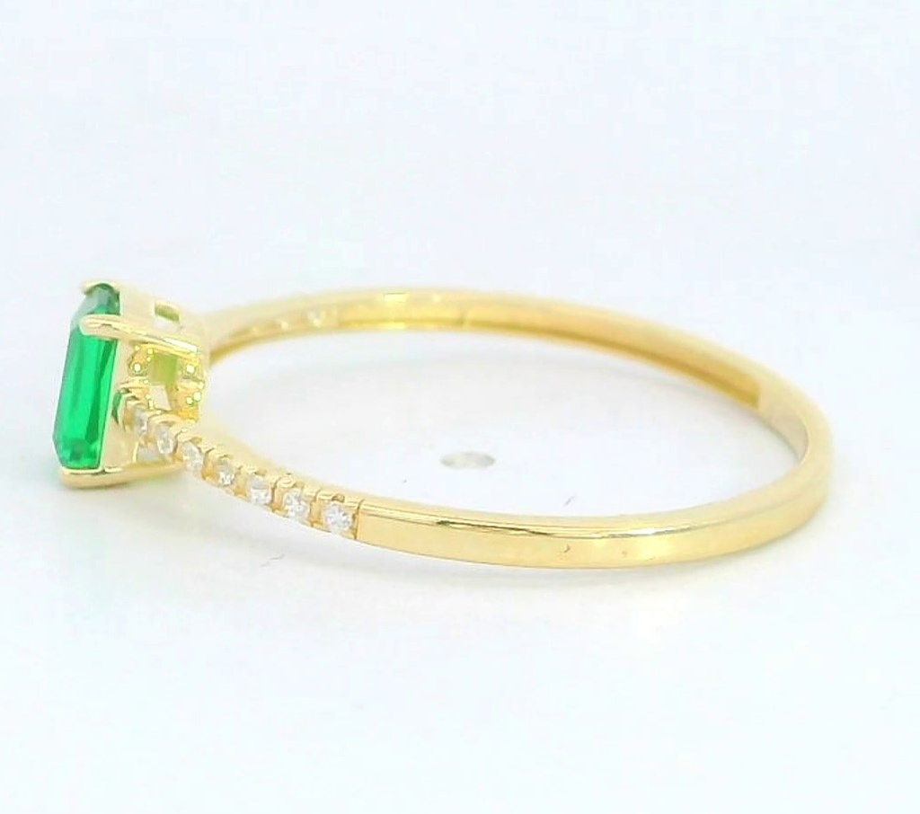 SORTIJA RECTANGULAR NANO ESMERALDA DE 5x3MM.9 KILATES