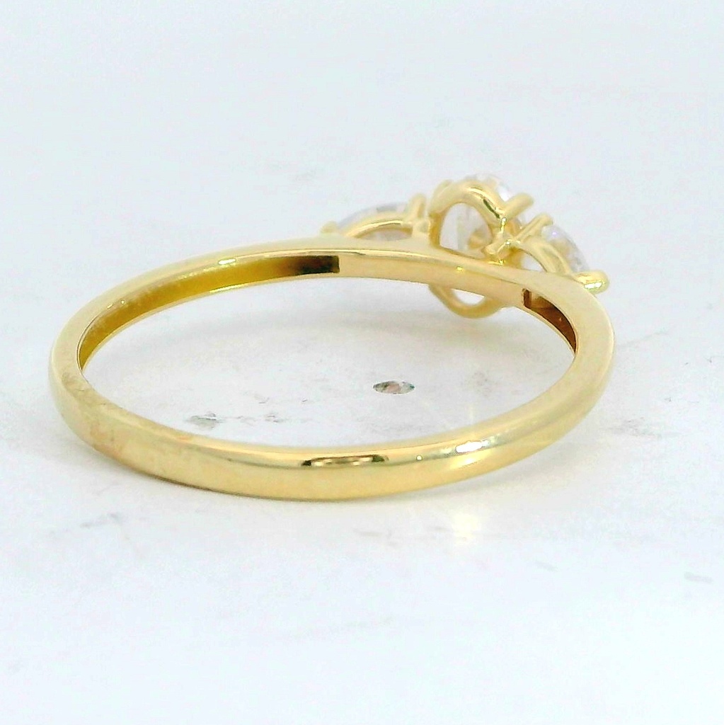 SORTIJA CIRCONITA CON GARRAS 6x4 .9 KILATES