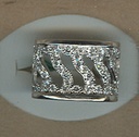TRI-COLOR GOLD RING.