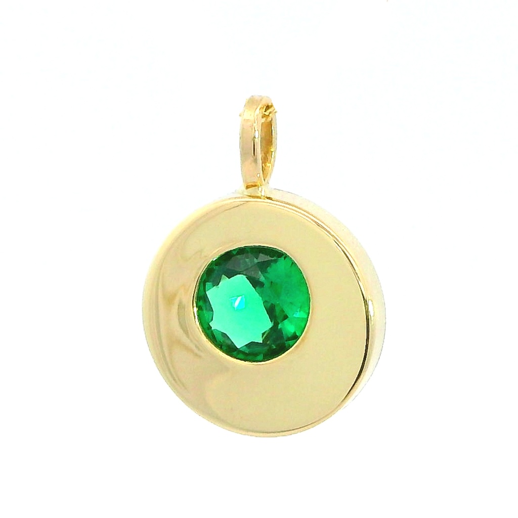 9MM ROUND PENDANT WITH NANO EMERALD.