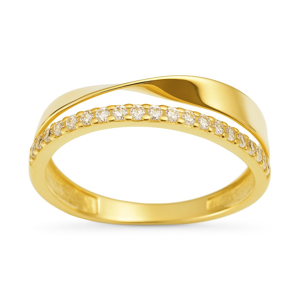 GOLD RING WITH CZ.