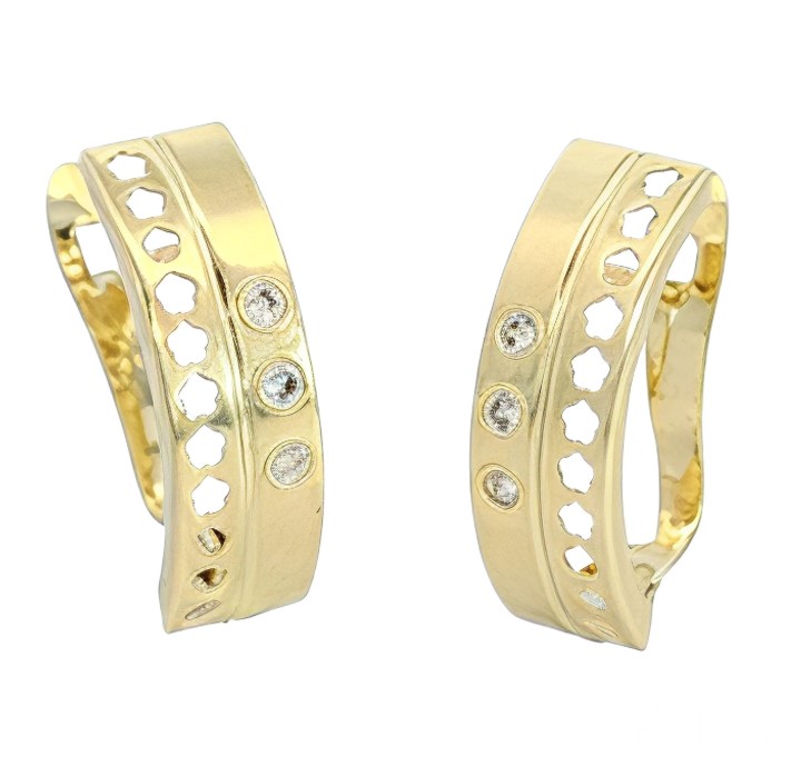 LEVERBACK EARRINGS.