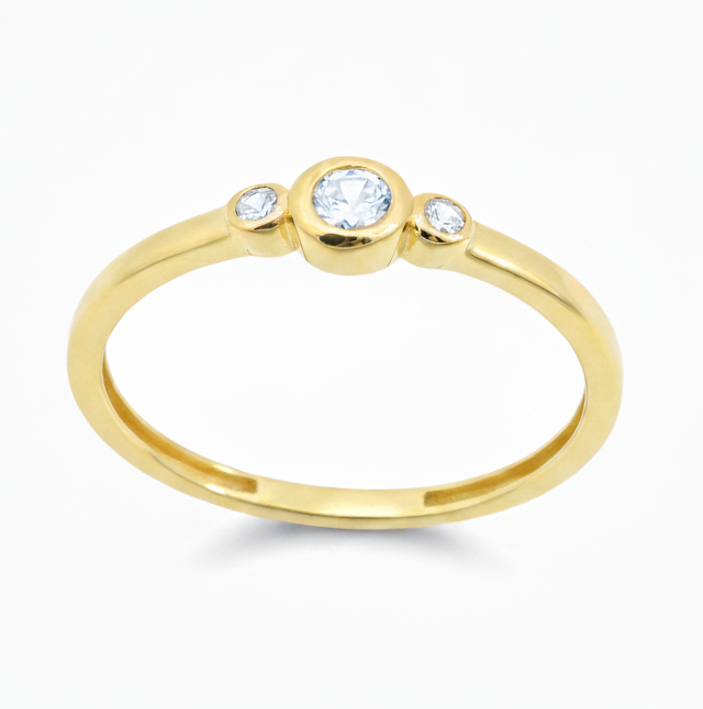 3CZ 9 KARAT GOLD RING.