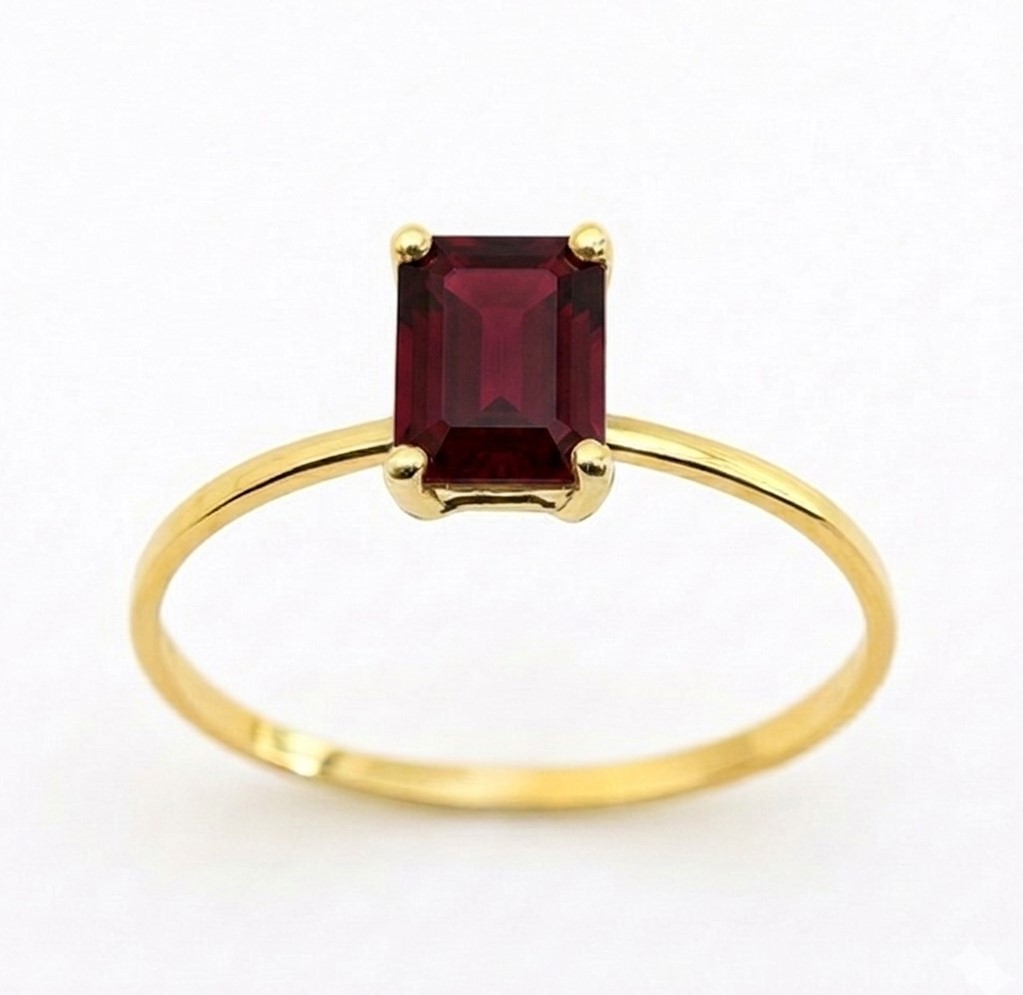 7x5MM RUBI RING.