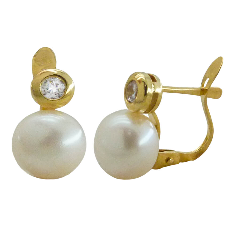 7MM BUTTON PEARL LEVERBACK EARRINGS.